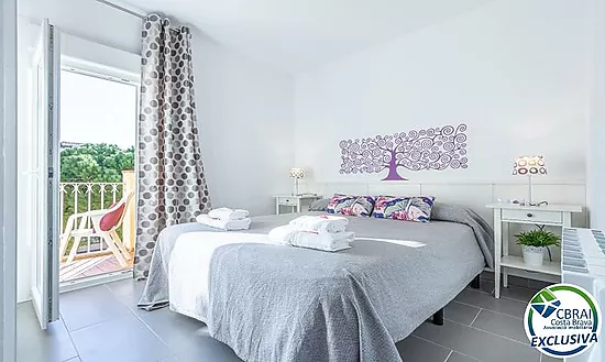 GRAN RESERVA Apartamento reformado con gran terraza y piscinas y jardines comunitarios (con HUTG)