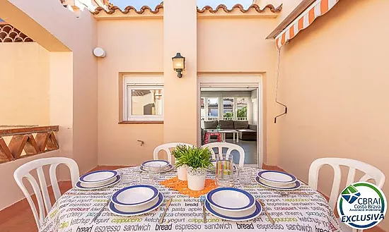 GRAN RESERVA Apartamento reformado con gran terraza y piscinas y jardines comunitarios (con HUTG)