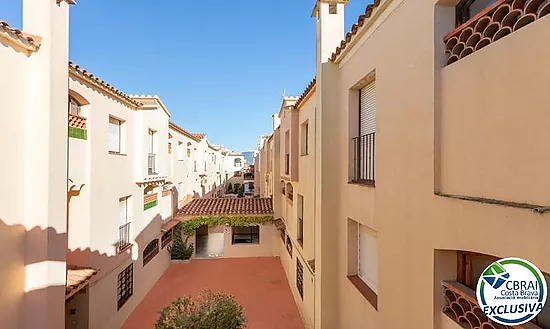 GRAN RESERVA Apartamento reformado con gran terraza y piscinas y jardines comunitarios (con HUTG)