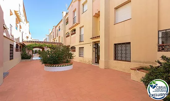 GRAN RESERVA Apartamento reformado con gran terraza y piscinas y jardines comunitarios (con HUTG)