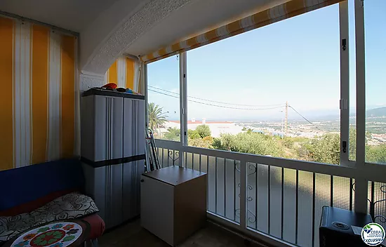 Apartamento en planta baja, vistas, parking y piscina comunitaria