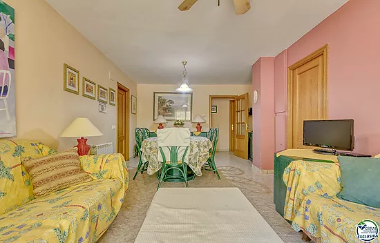 Great apartment in the center of Roses!