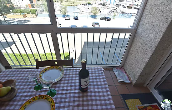 Apartment - Apartment for sale in Roses, 1 bedroom, 1 bathroom and private parking space outside.