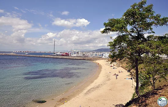 Apartamento en Salatar con vista parcial al mar, gran terraza y aparcamiento privado.