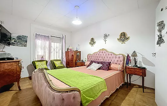 ¡Oportunidad única en el barrio de Mas Bosca, en Roses! En venta, una casa de 3 habitaciones!