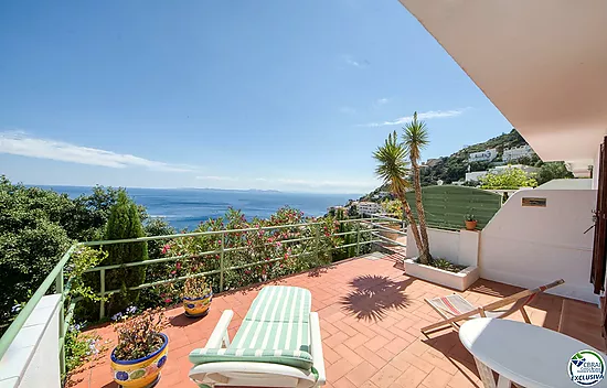 CHARMANTE MAISON DE VILLE AVEC VUE SUR MER ET PISCINE COMMUNAUTAIRE À CANYELLES