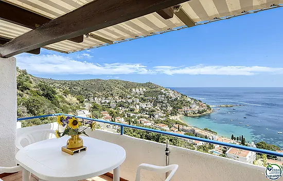 CHARMANTE MAISON DE VILLE AVEC VUE SUR MER ET PISCINE COMMUNAUTAIRE À CANYELLES