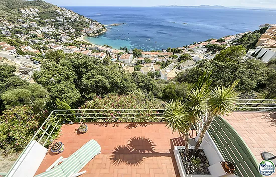 CHARMANTE MAISON DE VILLE AVEC VUE SUR MER ET PISCINE COMMUNAUTAIRE À CANYELLES