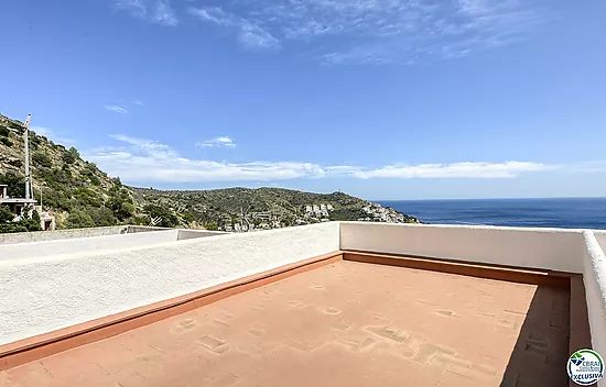 CHARMANTE MAISON DE VILLE AVEC VUE SUR MER ET PISCINE COMMUNAUTAIRE À CANYELLES