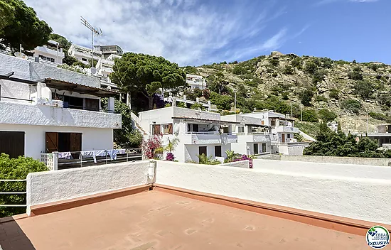 CHARMANTE MAISON DE VILLE AVEC VUE SUR MER ET PISCINE COMMUNAUTAIRE À CANYELLES