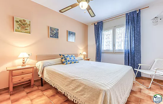 Charming Apartment in the Center of Roses, 5 Minutes from the Beach