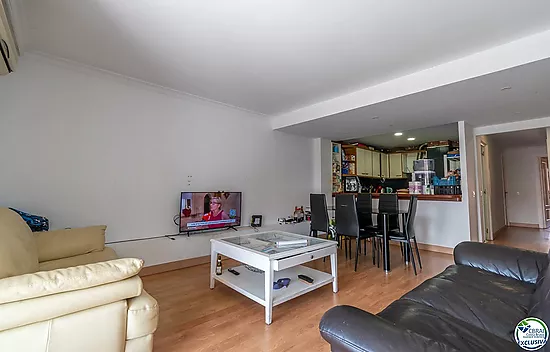 Very bright apartment in the center of Roses