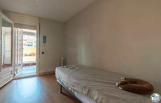 Very bright apartment in the center of Roses