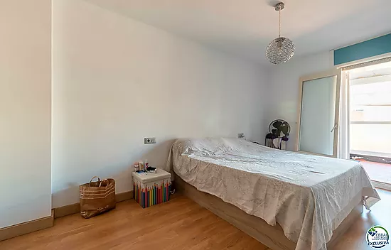 Very bright apartment in the center of Roses