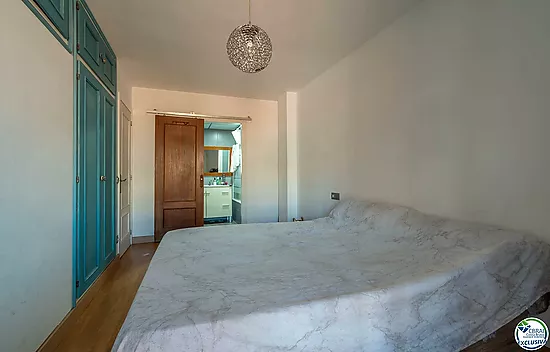 Very bright apartment in the center of Roses