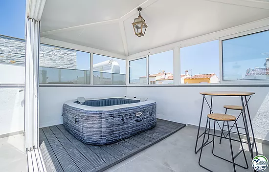 Maison rénovée avec amarrage avant les ponts, Empuriabrava