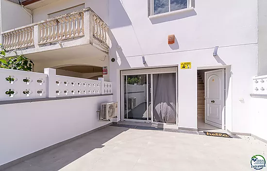 Renovated house with mooring before the bridges, Empuriabrava