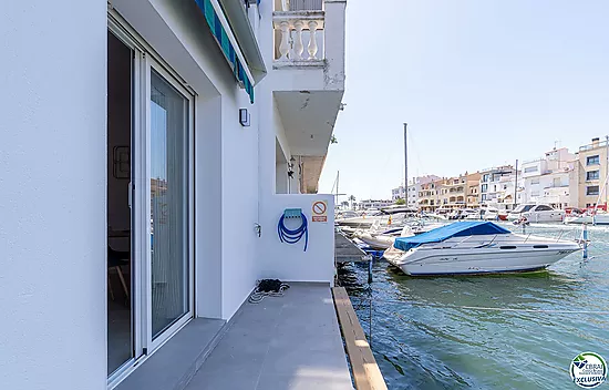 Renovated house with mooring before the bridges, Empuriabrava