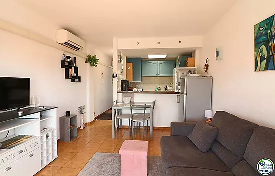 Charmant appartement avec chambre, balcon et accès à la piscine!