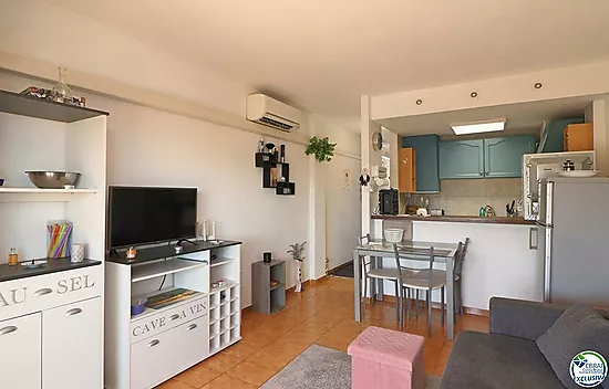 Charmant appartement avec chambre, balcon et accès à la piscine!