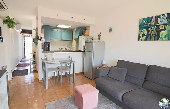 Charmant appartement avec chambre, balcon et accès à la piscine!