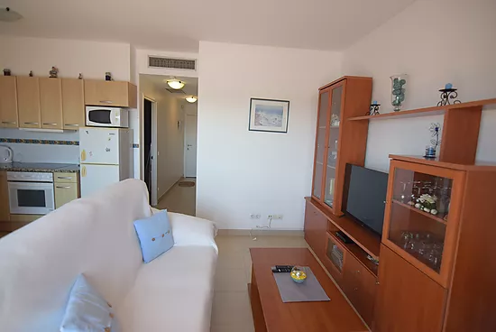 Empuriabrava, apartamento 2 dormitorios, piscina, parking y vistas canal.