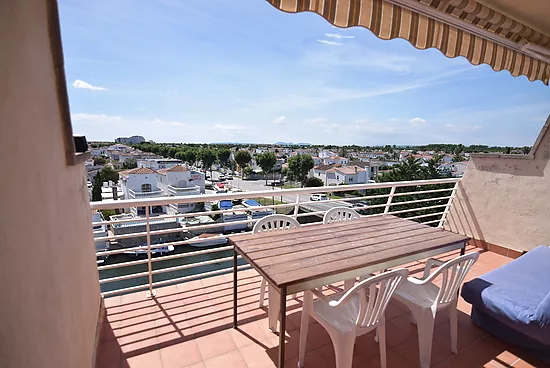 Empuriabrava, apartamento 2 dormitorios, piscina, parking y vistas canal.