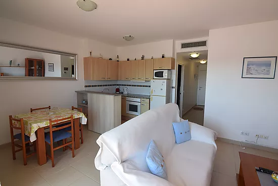 Empuriabrava, apartamento 2 dormitorios, piscina, parking y vistas canal.