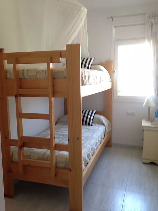 Empuriabrava,  en alquiler apartamento 6 personas en primera linea de playa y cerca centro, con park