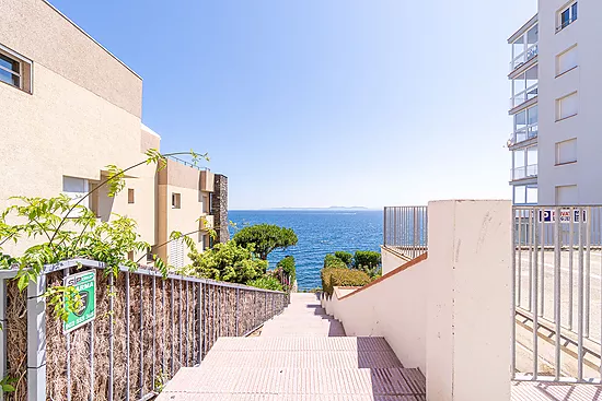 En location à Roses appartement 2 chambres, vue mer et piscine communautaire