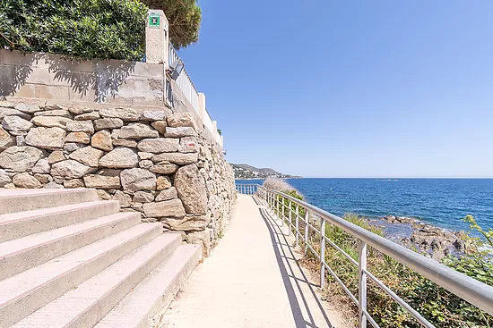 En location à Roses appartement 2 chambres, vue mer et piscine communautaire