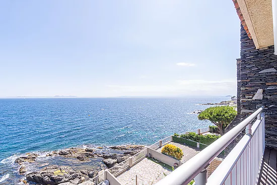 En location à Roses appartement 2 chambres, vue mer et piscine communautaire