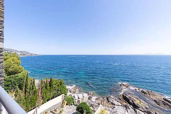 En location à Roses appartement 2 chambres, vue mer et piscine communautaire