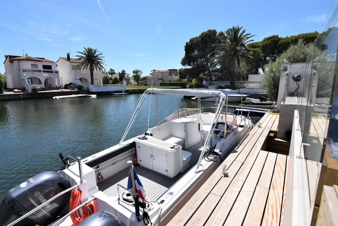 Merveilleuse maison sur le canal avec 10m d'amarrage