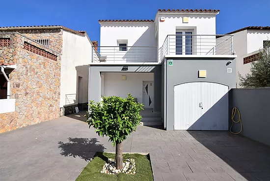 Wonderful canal house with 10m mooring