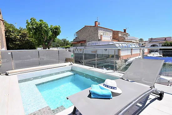 Wonderful canal house with 10m mooring