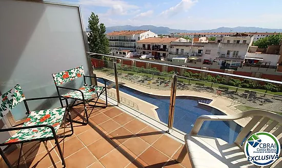 PUIG ROM EMPURIABRAVA Apartamento con parking y solárium privados y piscina comunitaria