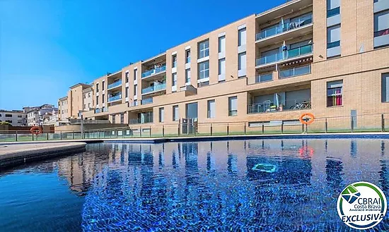 PUIG ROM EMPURIABRAVA Apartamento con parking y solárium privados y piscina comunitaria