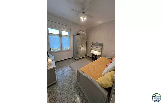 Piso en venta en Empuriabrava, en pleno centro y a un paso de la playa, 200m, orientación sur.