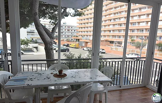 Apartment located in Santa Margarita (Roses) 250 meters from the beach.