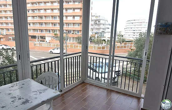 Apartment located in Santa Margarita (Roses) 250 meters from the beach.