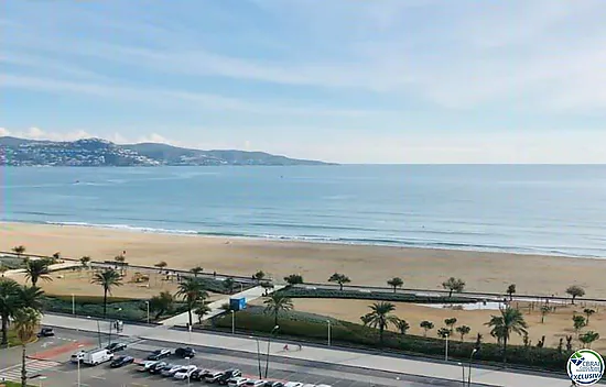 Estudio vista mar enfrente de la playa y en pleno centro de Empuriabrava.