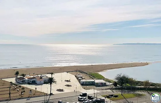 Estudio vista mar enfrente de la playa y en pleno centro de Empuriabrava.