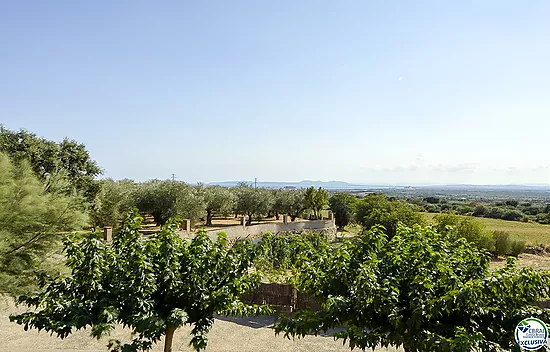 Grande maison de village au cœur de Palau Saverdera.