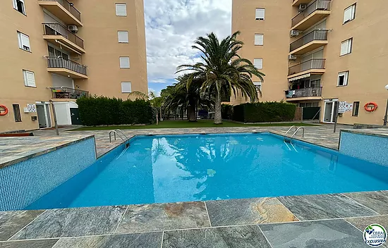 One bedroom apartment in a beautiful building with garden, pool and parking