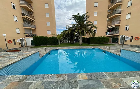 One bedroom apartment in a beautiful building with garden, pool and parking