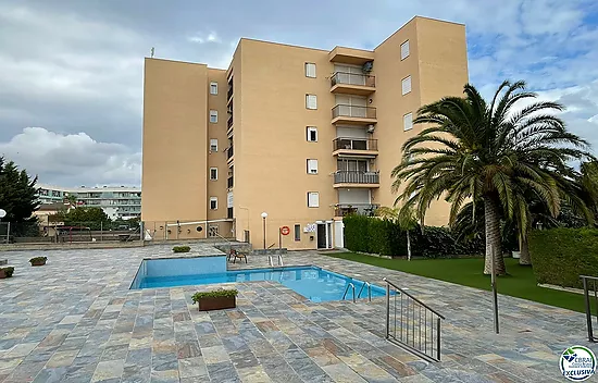 One bedroom apartment in a beautiful building with garden, pool and parking