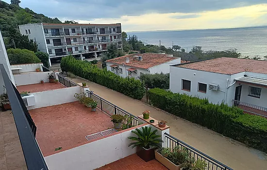 Apartamento de ensueño con vistas panorámicas a la bahía y al puerto de las Rosas