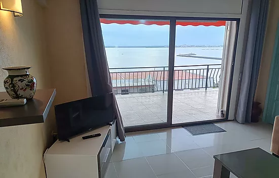 Apartamento de ensueño con vistas panorámicas a la bahía y al puerto de las Rosas