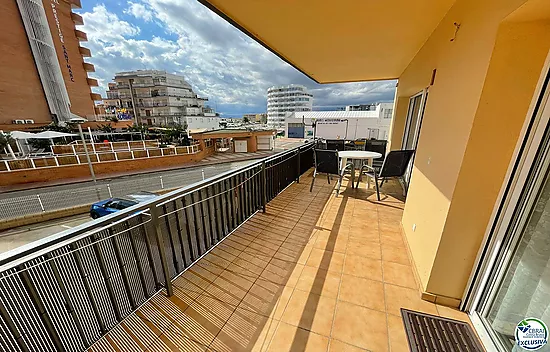 Amplio apartamento a 200 metros de la playa, 2 dormitorios, gran terraza, plaza de parking